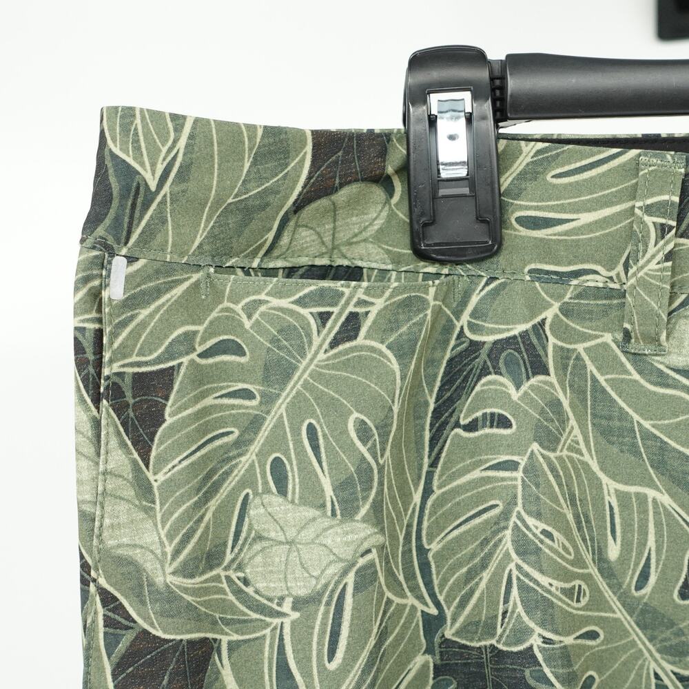 Tommy Bahama Swim Trunks SZ 42 10" Cayman Camo Dunes IslandZone Cargo Athleisure - Picture 2 of 13